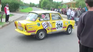 Kőváry Barna Trabantot szerel a 3 as gyorson 2012 Vác Rallye