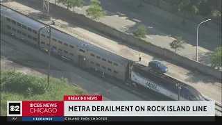 Metra train derails, complicating commute for many passengers