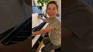 Piano Lessons for beginners with "Hello-Piano" Methode.Julian has  classes for 1 year and 3 months.