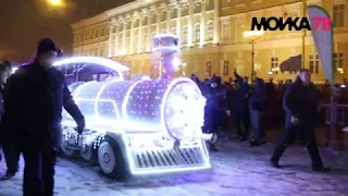 Дед Мороз новогоднее настроение в Петербург привез