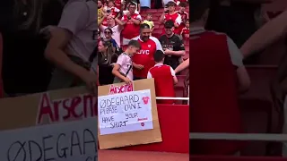 Arsenal captain Martin Ødegaard gives his shirt away to a young fan after the Sevilla win! 🥹❤️