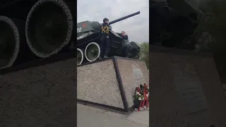 Танк Т-34. Памятник.