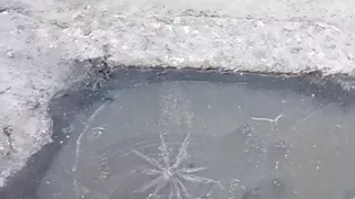 Попробуй не залипни как ломается лёд！