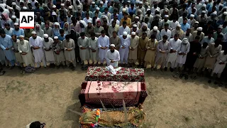 Funerals held in Pakistan for blast victims