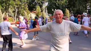 БЕЛАЯ, БЕЛАЯ СИРЕНЬ ОСЫПАЕТСЯ! 2021 ТАНЦЫ ХАРЬКОВ #dance #retrodancing