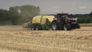 STRO PERSEN MET EEN CASE IH 230 CVX PUMA KRONE BIGPACK 1270 VC