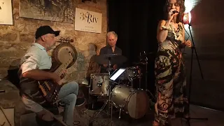 Ana Guanabara Bass Trio - "Água de beber"