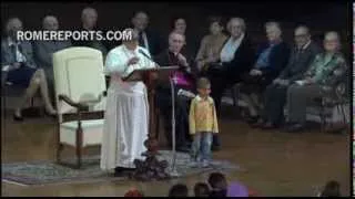 Video of boy who distracts Pope during Vigil, breaks records