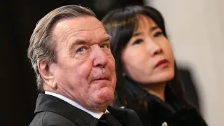 Gerhard Schröder gibt Manfred Stolpe (†) letztes Geleit  - Fox News