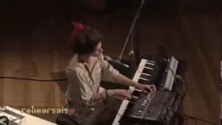 Imogen Heap "Hide and Seek" Live On Indie 103