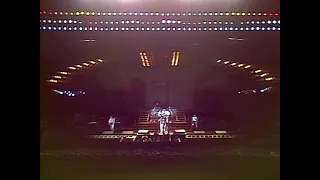 We Will Rock You - Queen Live In Rio 1985 (HQ)