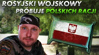Rosyjski żołnierz próbuje polskich racji żywnościowych.