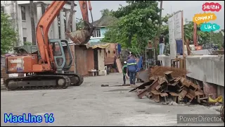 Ang babaong Ng mga sheet pile poste sa tabing ilog