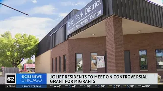 Chicago suburb's residents to meet on controversial grant for migrants