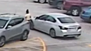 Raw: Drive-by purse snatcher drags Houston woman to the ground