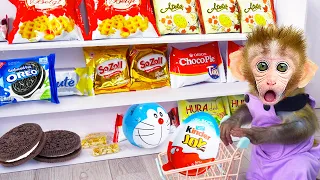 Baby Monkey Bi Bon goes to supermarket to buy Kinder Joy Eggs and bath with the duckling in toilet