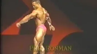 SHAWN RAY POSING MR OLYMPIA 1990