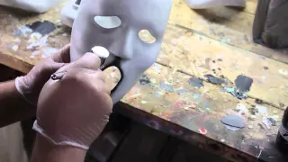 Airbrushing a Scream TV Series Mask