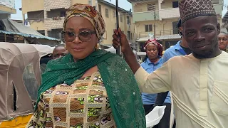 BUKKY WRIGHT SHARES FOOD TO LESS PRIVILEGED AT OSHODI IN CELEBRATION OF EID FITRI