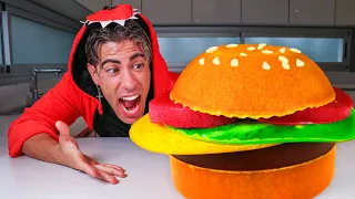 THE LARGEST GUMMY BURGER IN THE WORLD !! GIANT GUMMY / GIANT GUMMY