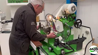 Wadkin Bursgreen NNX330 Grinder in action