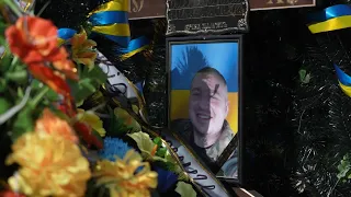 Hundreds take part in funeral in Shostka of Ukrainian soldier who fought in the battle for Andriivka