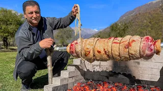 ¡Sabor divino de la carne de cordero! Plato tradicional de Azerbaiyán en fogata