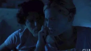 Betty and Jughead get a call in the middle of the night | Riverdale 5x02