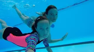 Carla Underwater - Swiming underwater with my best friend