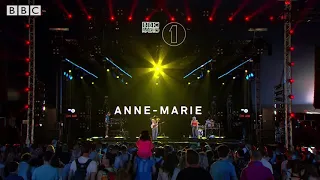 Ciao adios Anne Marie song live performance on crowd this is the beautiful song of Anne Marie