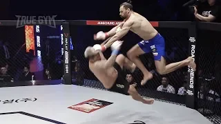 ЧТО ОН ТВОРИТ?! Боец устроил настоящее безумие в бою / Fighter shows сrazy capoera skills