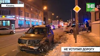 Две иномарки не поделили дорогу в центре Казани | ТНВ