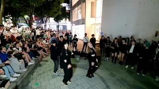 MONDAY. BLACK MIST, ALINA & LIA. BEAUTIFUL CAPTIVATING HONGDAE BUSKING.