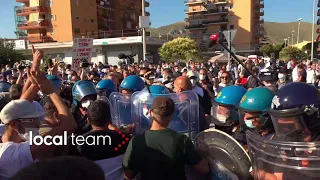 Mondragone, visita Salvini: tafferugli contestatori-polizia