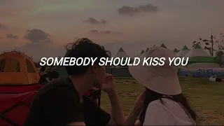 Somebody Should Kiss You - Teddy Swims (Lyrics)