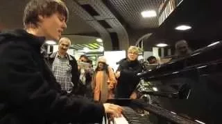 Awesome Piano Improvisation in Train Station Brussels