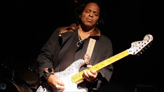 Jesse Johnson - "Can You Help Me"/"Baby Let's Kiss" Live at Bunker's Music Bar & Grill 4/21/17