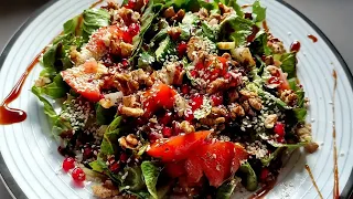 SALAD WITH POMEGRANATE AND WALNUTS