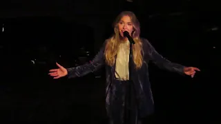 2021 12 04 Lauren Daigle - Away In A Manger