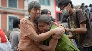 Muerte y destrucción por terremoto en Nepal