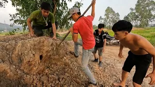 Brave Expert Catch 1000 Baby Cobra By Hand