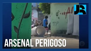 JR de Olho: criminosos fortemente armados atiram contra PMs em comunidade carioca