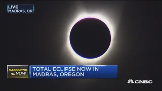 Solar eclipse reaches totality in Oregon in 2017