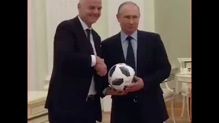 تحدي في السيطرة على الكرة بين بوتين و رئيس الفيفا اينفانتينو