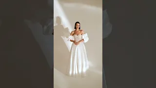 Атласное свадебное платье с жемчужным корсетом