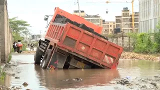 Cars and trucks stranded in flooding in Kenyan capital