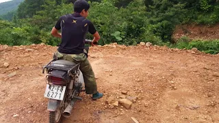 Accident when drunk riding motorcycle with sugar in the forest