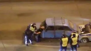 Полиция избивает задержанных!