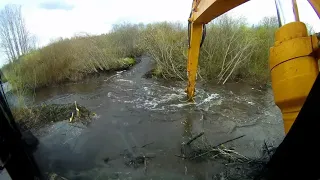 Demolition of a beaver dam with a JCB180 excavator