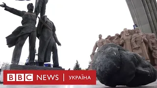 Демонтаж монумента "возз'єднання Росії та України" в Києві